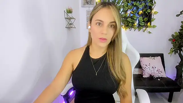 Snapshot of Sara_lopez_28 chatting on 01.25.25 Sara lopez 28 online show from 01.25.25