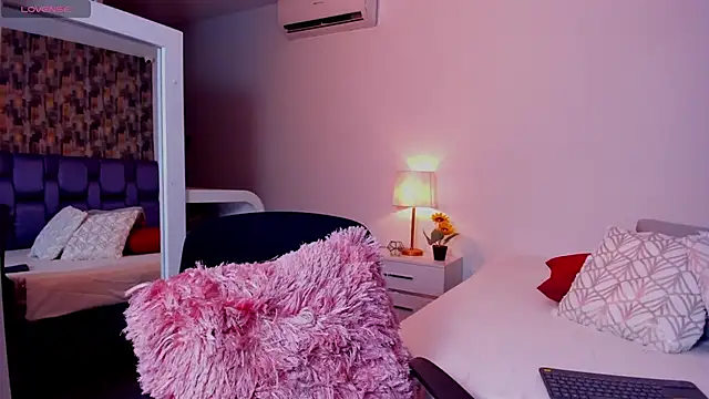 Snapshot of IsabellaAnngel chatting on 02.01.25 IsabellaAnngel online show from 02.01.25