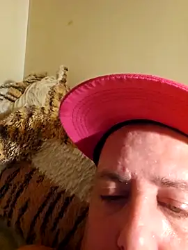 HeteroHotGuy1 online show from 10.21.25