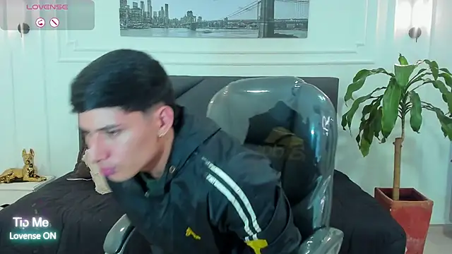 Snapshot of Damian23__ chatting on 11.10.25 Damian23 online show from 11.10.25