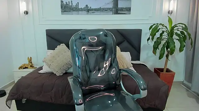 Snapshot of Damian23__ chatting on 11.18.25 Damian23 online show from 11.18.25