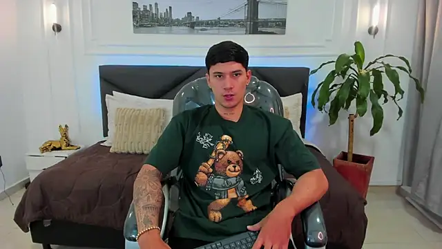 Snapshot of Damian23__ chatting on 11.20.25 Damian23 online show from 11.20.25