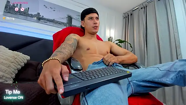 Snapshot of Damian23__ chatting on 12.05.25 Damian23 online show from 12.05.25