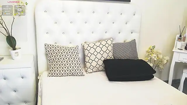 Snapshot of Ysabell01 chatting on 02.20.25 Ysabell01 online show from 02.20.25