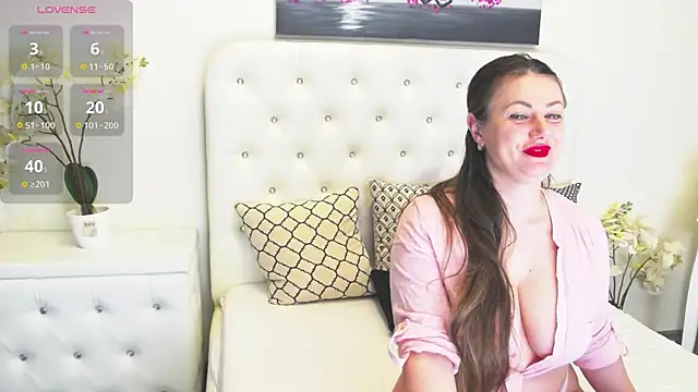 Snapshot of Ysabell01 chatting on 03.17.25 Ysabell01 online show from 03.17.25