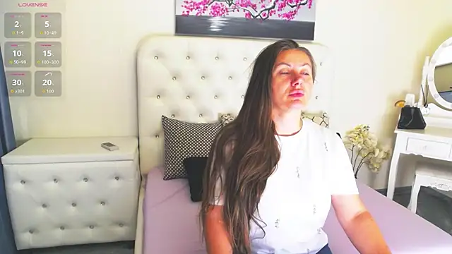 Snapshot of Ysabell01 chatting on 09.10.25 Ysabell01 online show from 09.10.25