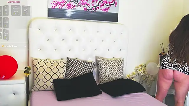 Snapshot of Ysabell01 chatting on 11.02.25 Ysabell01 online show from 11.02.25