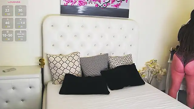 Snapshot of Ysabell01 chatting on 11.28.25 Ysabell01 online show from 11.28.25