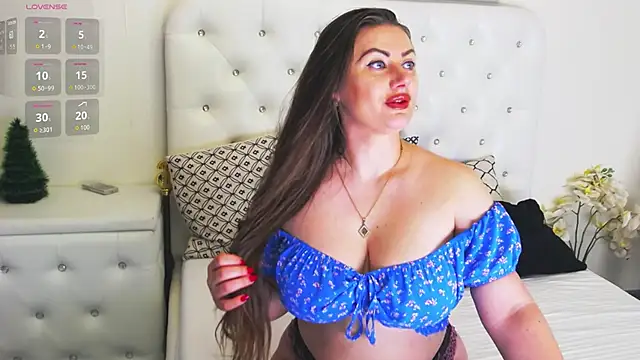 Snapshot of Ysabell01 chatting on 12.04.25 Ysabell01 online show from 12.04.25