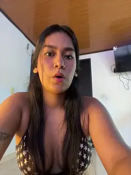 Snapshot of ALANAH_KITTY chatting on 10.18.25 ALANAH KITTY online show from 10.18.25