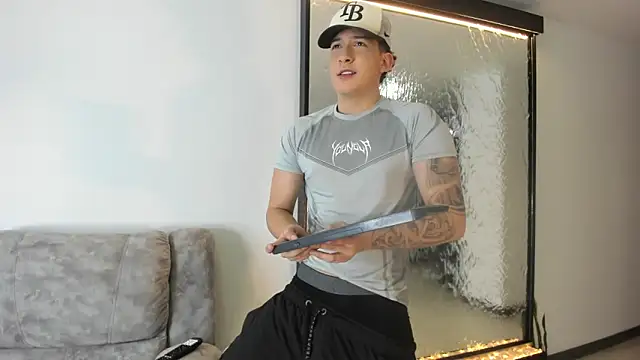 Snapshot of emmanuel_scor chatting on 10.17.25 emmanuel scor online show from 10.17.25