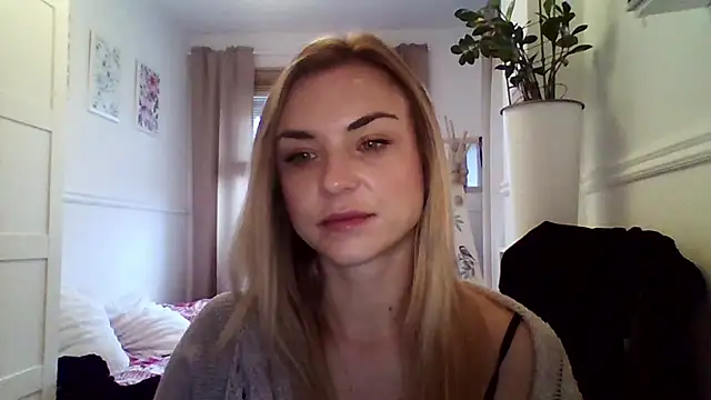 Snapshot of ashley_xlove chatting on 12.15.25 ashley xlove online show from 12.15.25