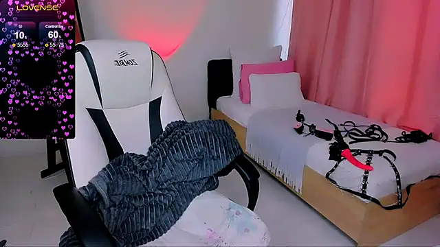 Snapshot of love_insidee chatting on 02.07.25 love insidee online show from 02.07.25