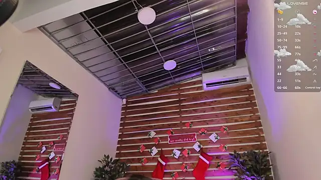 Snapshot of Sapphire_Venuss chatting on 12.24.24 Sapphire Venuss online show from 12.24.24