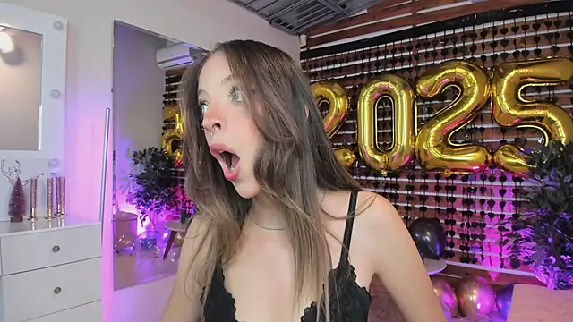 Snapshot of Sapphire_Venuss chatting on 12.30.24 Sapphire Venuss online show from 12.30.24