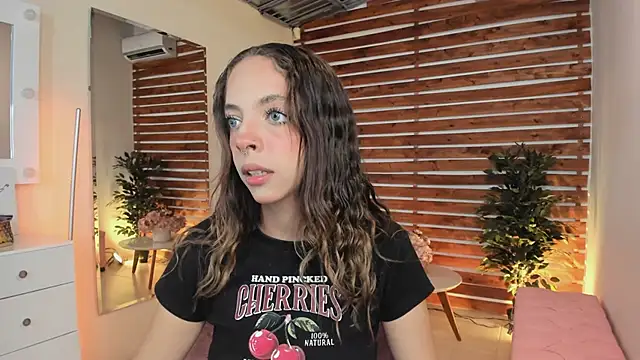 Snapshot of Sapphire_Venuss chatting on 03.14.25 Sapphire Venuss online show from 03.14.25