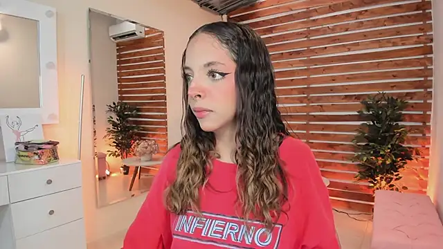 Snapshot of Sapphire_Venuss chatting on 03.15.25 Sapphire Venuss online show from 03.15.25