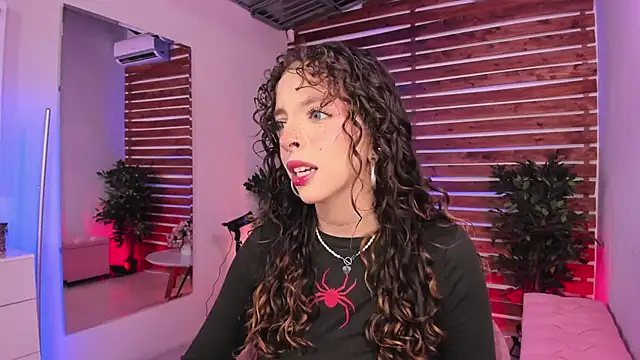 Snapshot of Sapphire_Venuss chatting on 10.05.25 Sapphire Venuss online show from 10.05.25