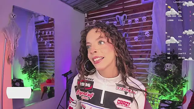 Snapshot of Sapphire_Venuss chatting on 10.15.25 Sapphire Venuss online show from 10.15.25