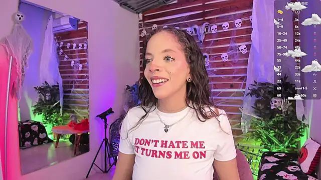 Snapshot of Sapphire_Venuss chatting on 10.17.25 Sapphire Venuss online show from 10.17.25