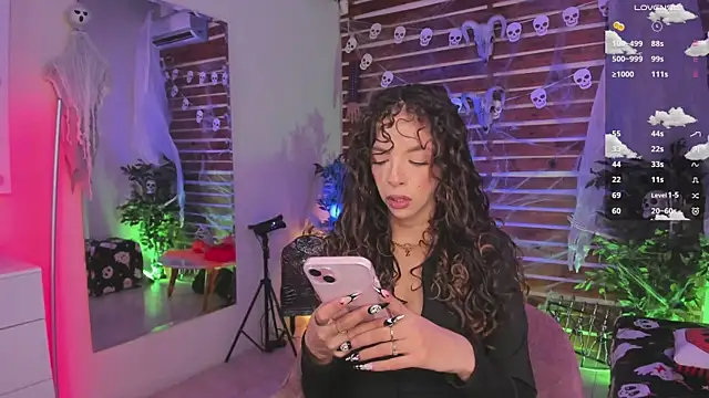 Snapshot of Sapphire_Venuss chatting on 10.20.25 Sapphire Venuss online show from 10.20.25