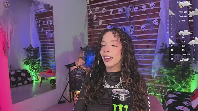 Snapshot of Sapphire_Venuss chatting on 10.22.25 Sapphire Venuss online show from 10.22.25