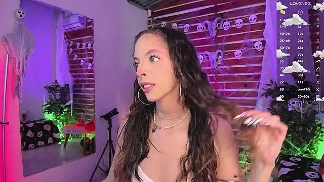 Snapshot of Sapphire_Venuss chatting on 10.23.25 Sapphire Venuss online show from 10.23.25