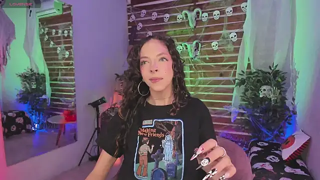 Snapshot of Sapphire_Venuss chatting on 10.29.25 Sapphire Venuss online show from 10.29.25