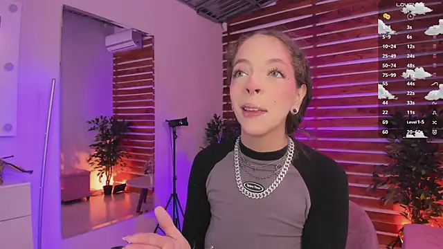 Snapshot of Sapphire_Venuss chatting on 11.15.25 Sapphire Venuss online show from 11.15.25