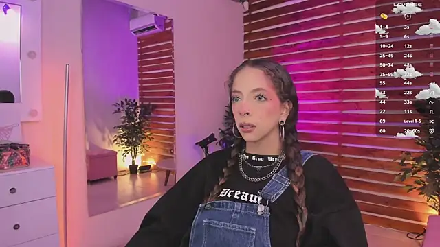 Snapshot of Sapphire_Venuss chatting on 11.19.25 Sapphire Venuss online show from 11.19.25