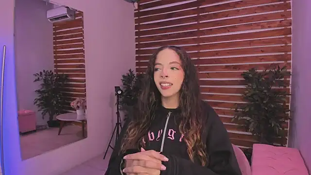 Snapshot of Sapphire_Venuss chatting on 11.27.25 Sapphire Venuss online show from 11.27.25