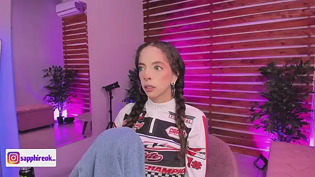 Snapshot of Sapphire_Venuss chatting on 11.28.25 Sapphire Venuss online show from 11.28.25