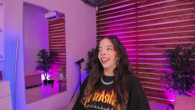 Snapshot of Sapphire_Venuss chatting on 11.29.25 Sapphire Venuss online show from 11.29.25