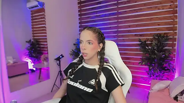 Sapphire Venuss online show from 02.24.26