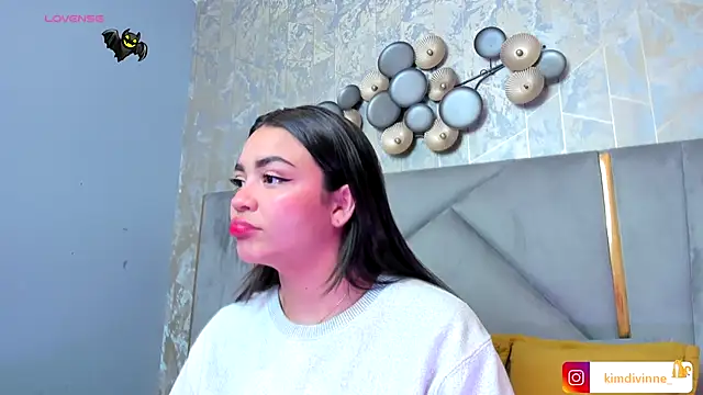 KimDevinne online show from 11.05.25