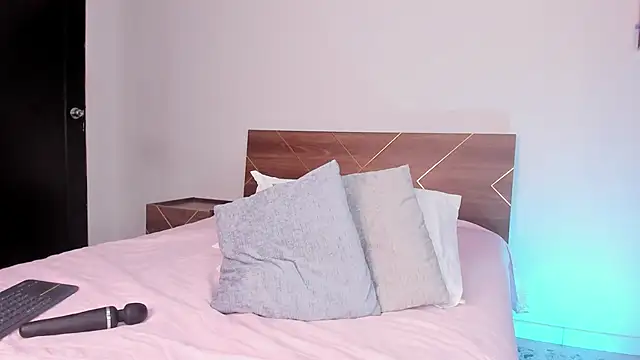 amber maxwell online show from 02.05.25