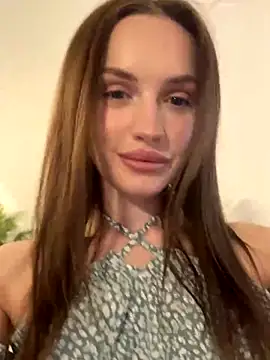 Snapshot of Molly_Muer chatting on 12.05.24 Molly Muer online show from 12.05.24