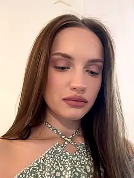 Snapshot of Molly_Muer chatting on 12.06.24 Molly Muer online show from 12.06.24