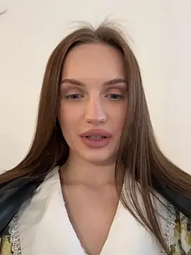 Snapshot of Molly_Muer chatting on 12.08.24 Molly Muer online show from 12.08.24