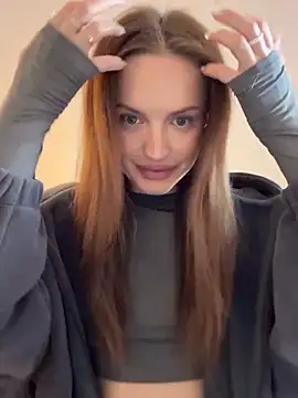 Snapshot of Molly_Muer chatting on 12.14.24 Molly Muer online show from 12.14.24
