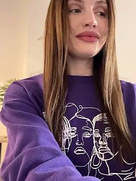 Snapshot of Molly_Muer chatting on 12.14.24 Molly Muer online show from 12.14.24