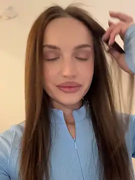 Snapshot of Molly_Muer chatting on 12.17.24 Molly Muer online show from 12.17.24
