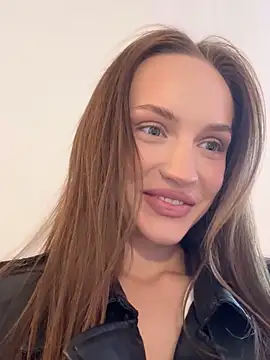 Snapshot of Molly_Muer chatting on 12.18.24 Molly Muer online show from 12.18.24