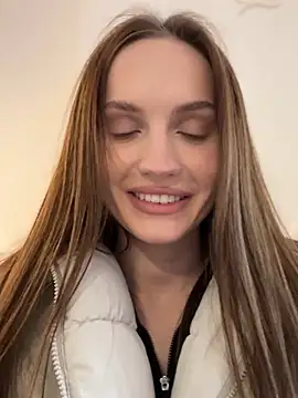 Snapshot of Molly_Muer chatting on 12.21.24 Molly Muer online show from 12.21.24