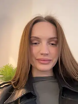 Snapshot of Molly_Muer chatting on 12.22.24 Molly Muer online show from 12.22.24