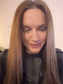 Snapshot of Molly_Muer chatting on 12.26.24 Molly Muer online show from 12.26.24
