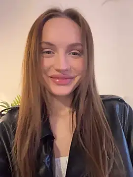 Snapshot of Molly_Muer chatting on 12.27.24 Molly Muer online show from 12.27.24