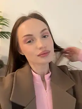 Snapshot of Molly_Muer chatting on 01.24.25 Molly Muer online show from 01.24.25