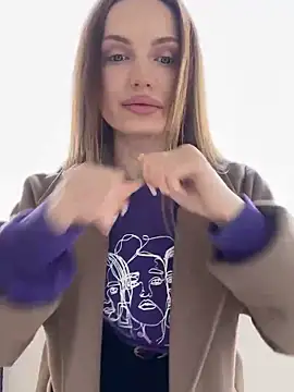 Snapshot of Molly_Muer chatting on 01.25.25 Molly Muer online show from 01.25.25