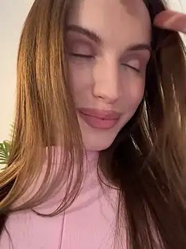 Snapshot of Molly_Muer chatting on 02.19.25 Molly Muer online show from 02.19.25